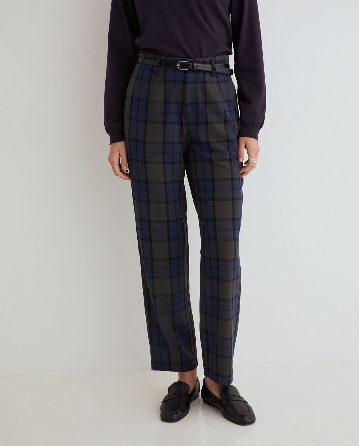 Pantalones de traje con cuadros multicolor, vista frontal con detalle del tejido jacquard 2