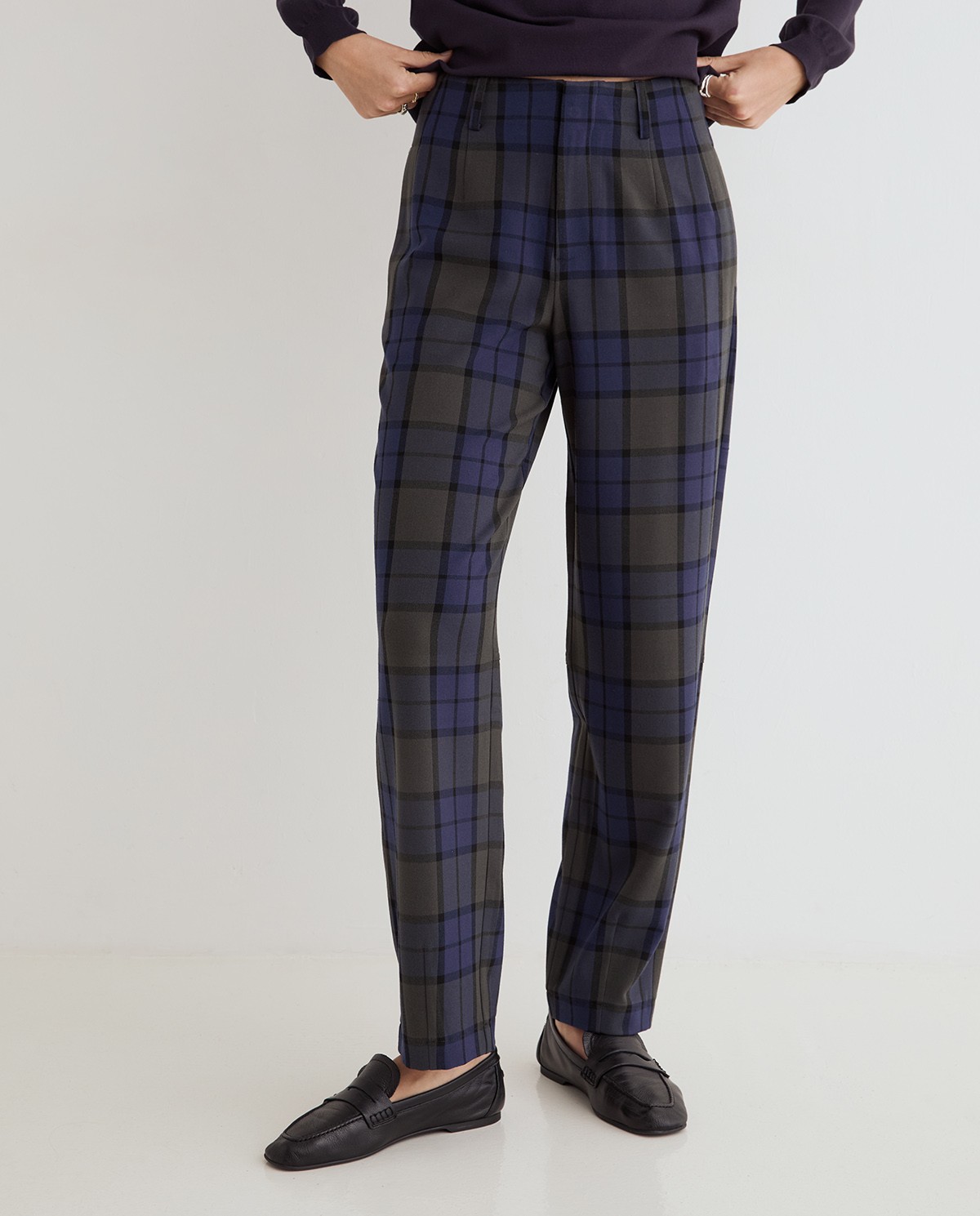 Pantalones de traje con cuadros multicolor, vista frontal con detalle del tejido jacquard 3