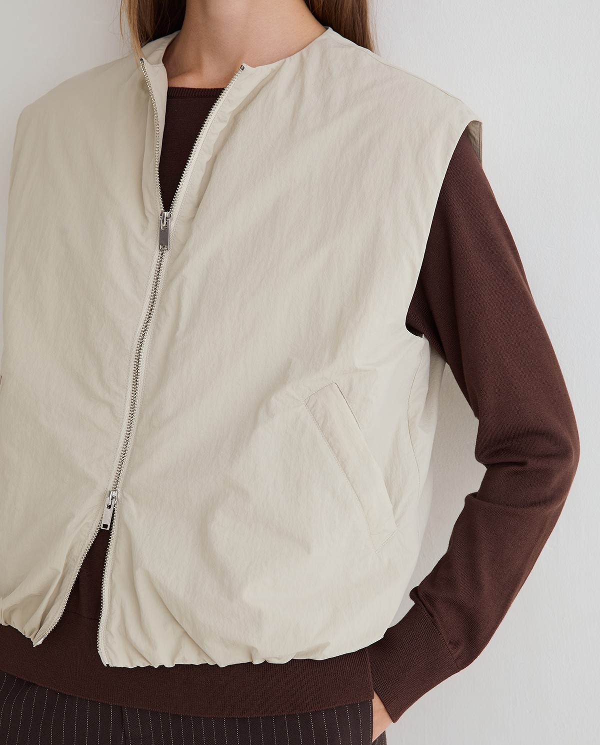 Chaleco water repellent en color beige 2