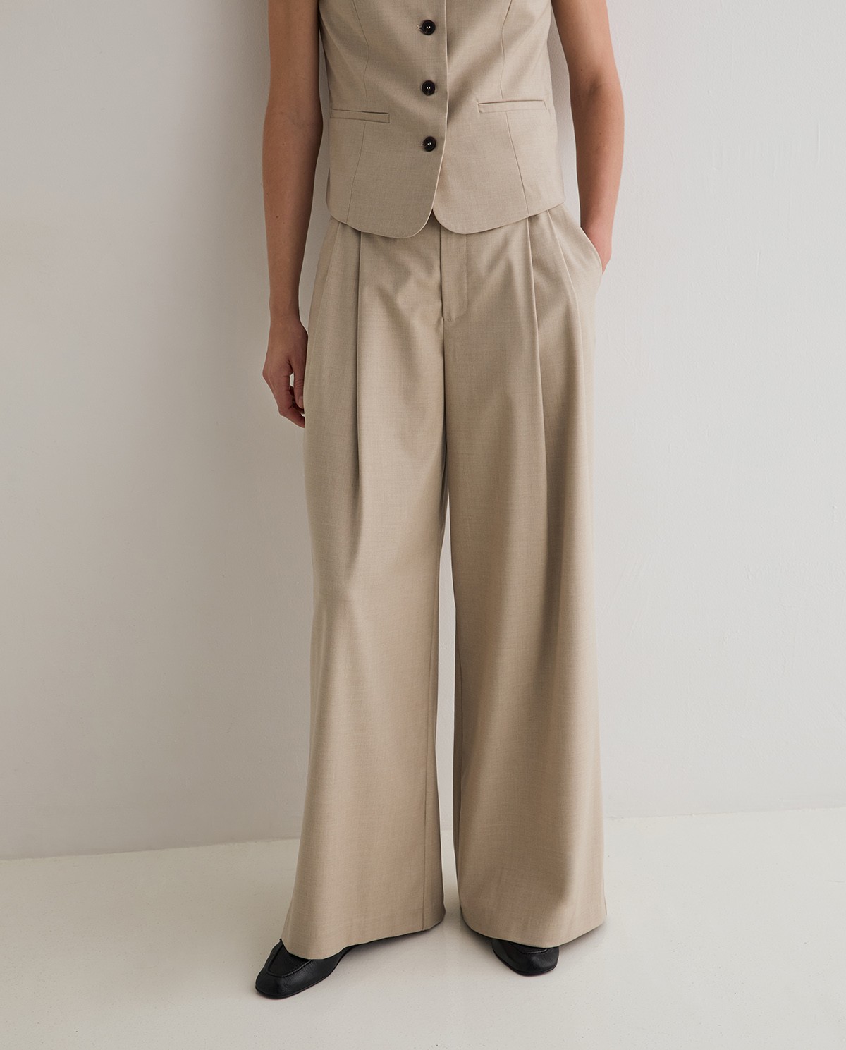 Pantalón de traje wide leg en beige 2
