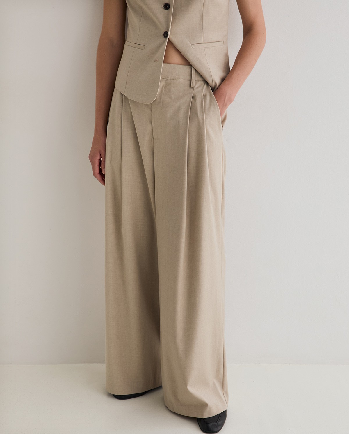 Pantalón de traje wide leg en beige 3