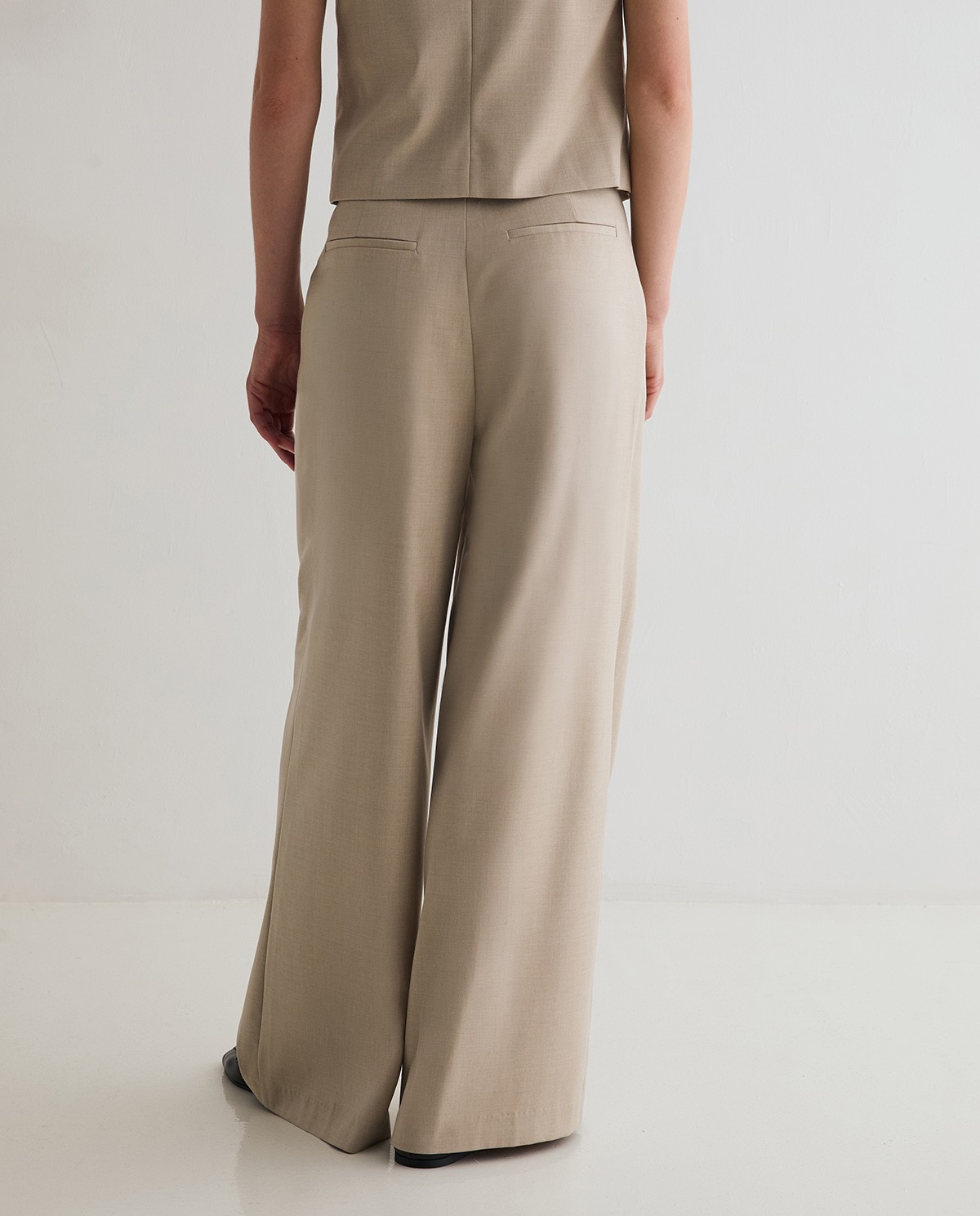 Pantalón de traje wide leg en beige 4