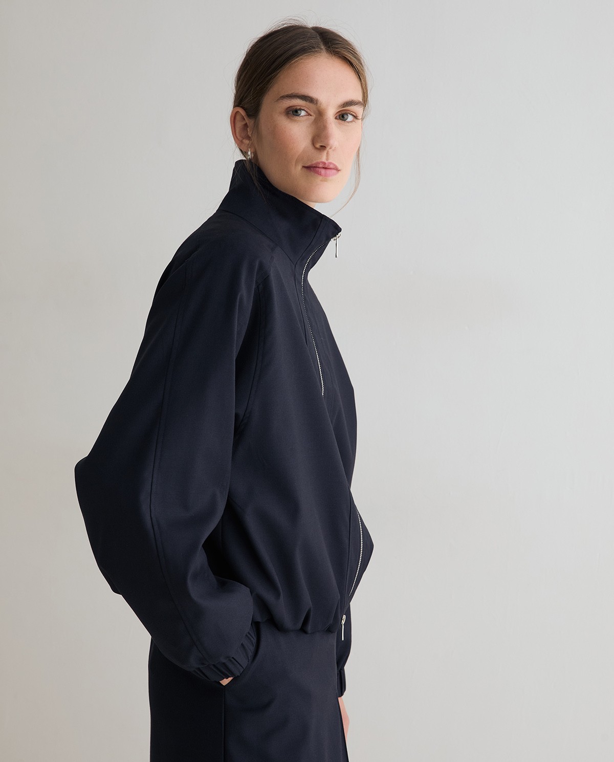 Chaqueta bomber en color azul marino 2
