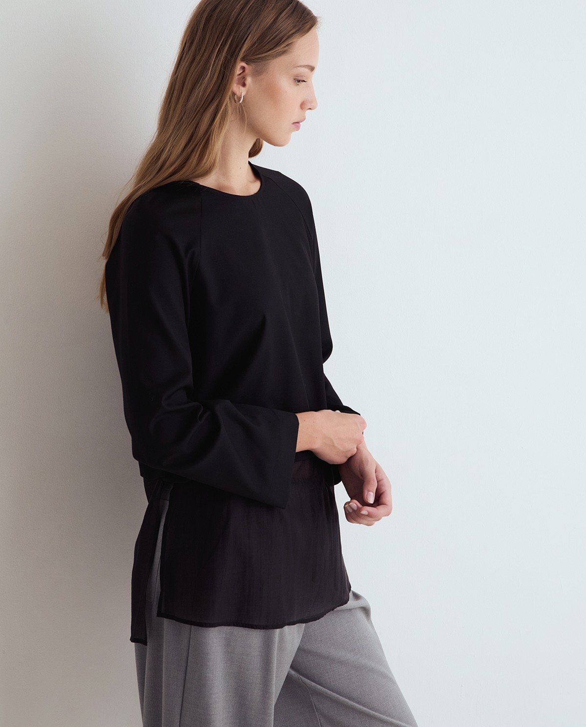 Blusa negra de doble capa 3