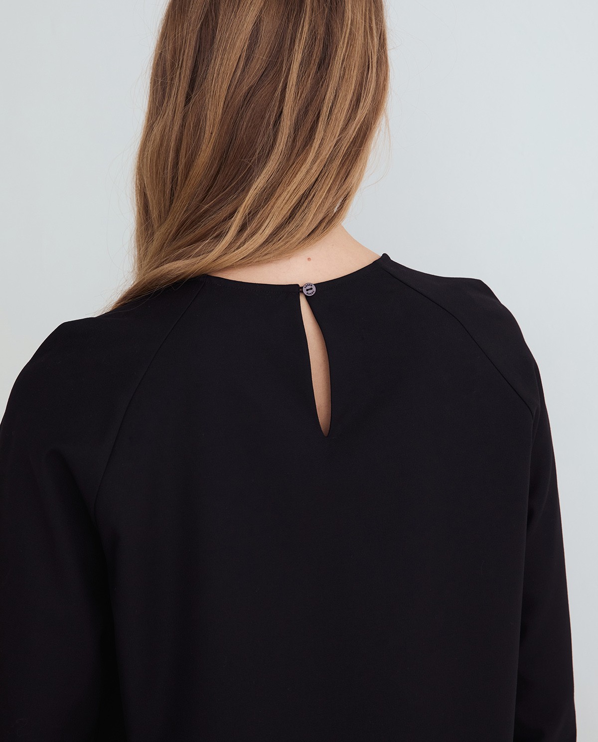 Blusa negra de doble capa 4