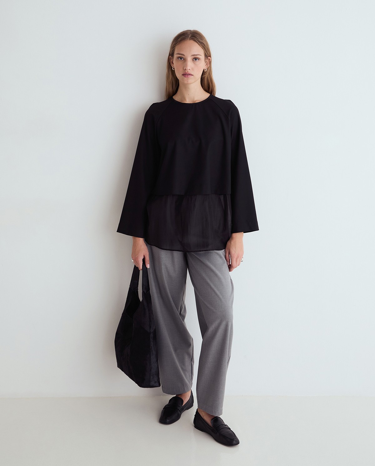 Blusa negra de doble capa 6