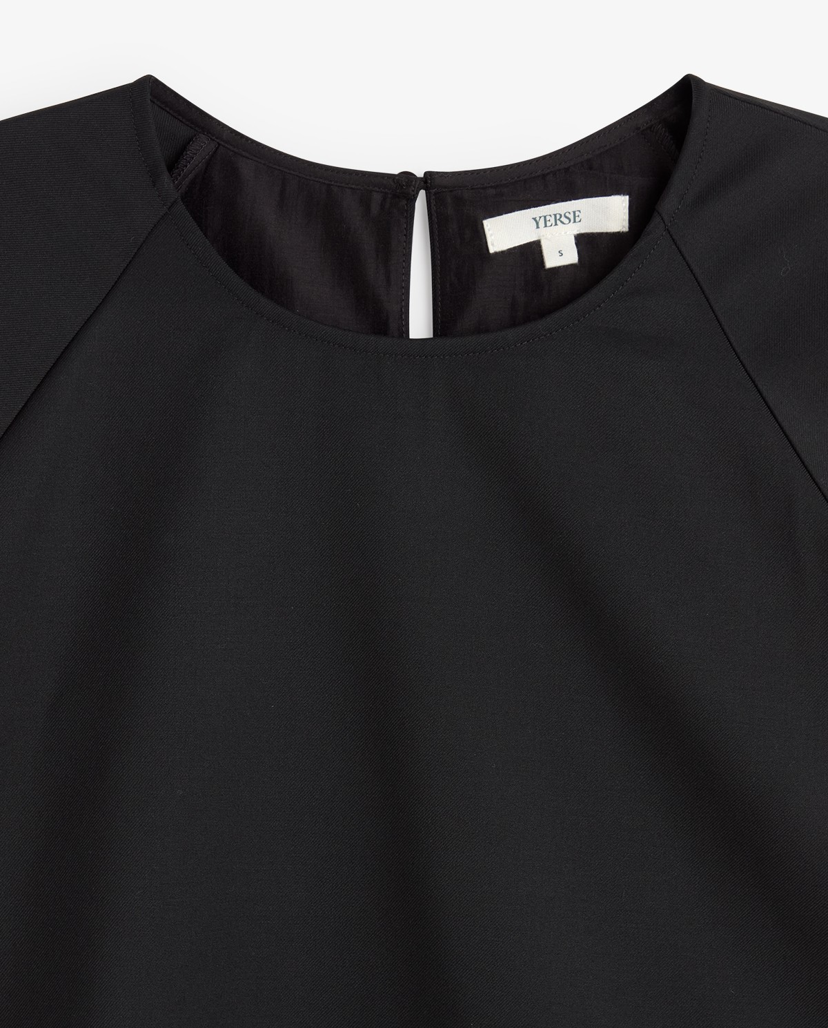 Blusa negra de doble capa 8