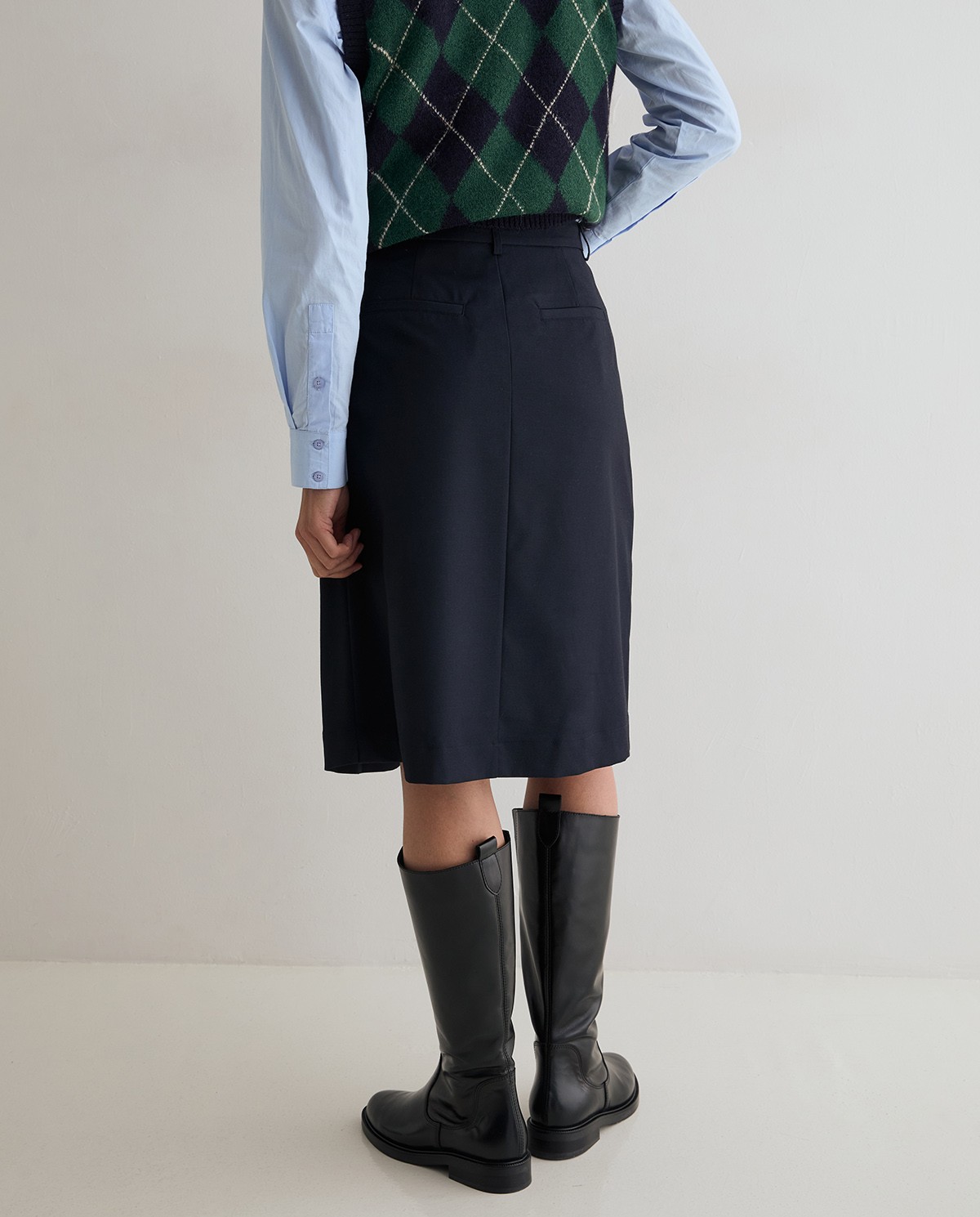 Falda midi flare en color azul marino 3