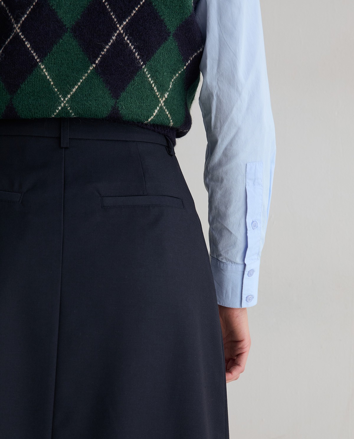 Falda midi flare en color azul marino 3