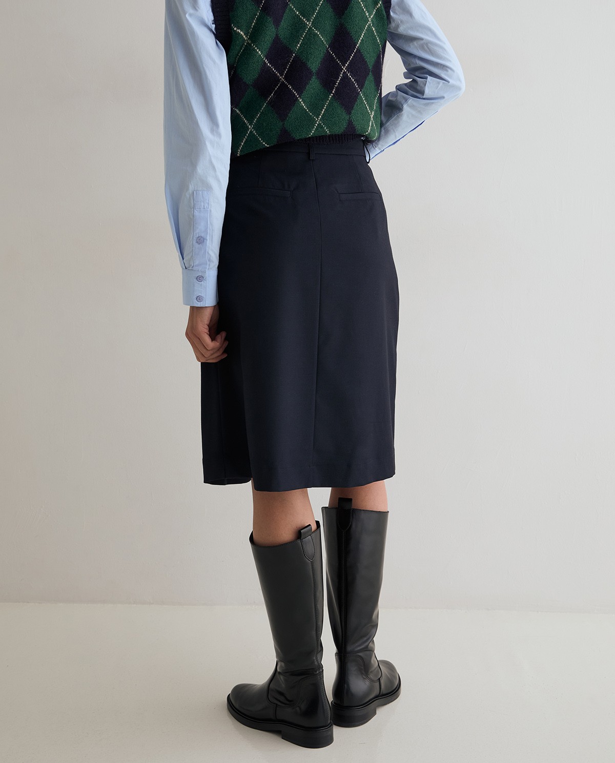 Falda midi flare en color azul marino 4