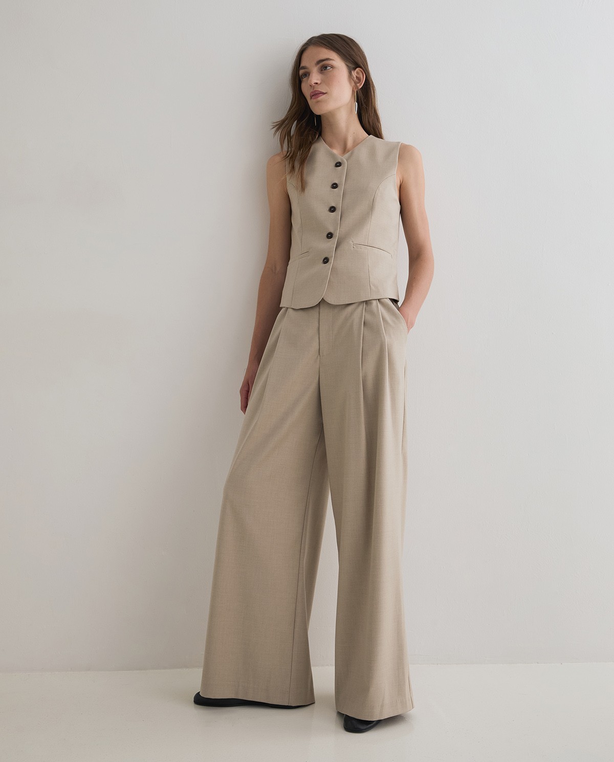 Chaleco de traje en color beige 3