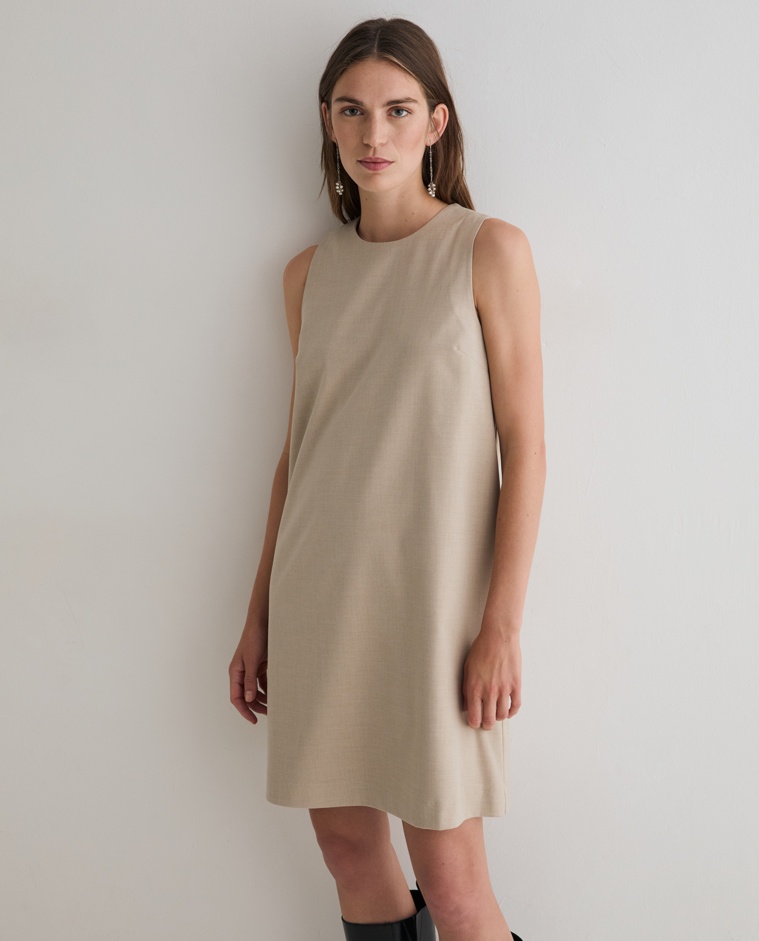 Vestido sin mangas en color beige