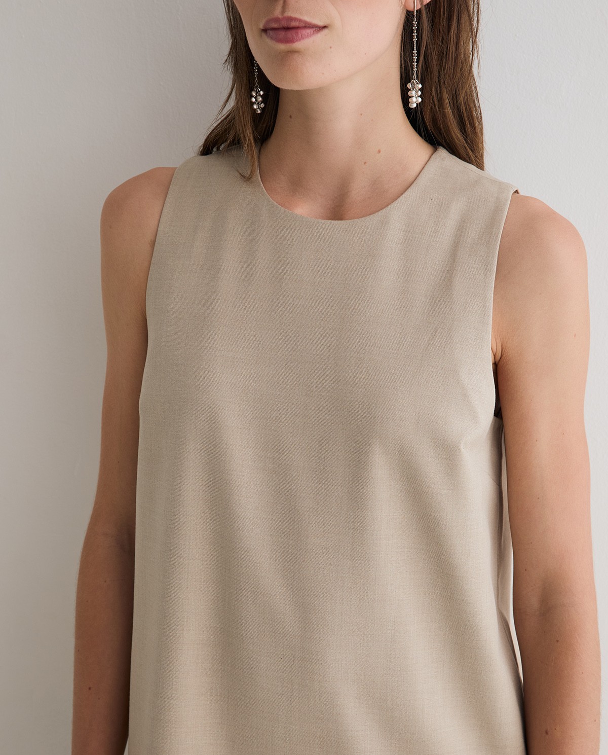 Vestido sin mangas en color beige 1