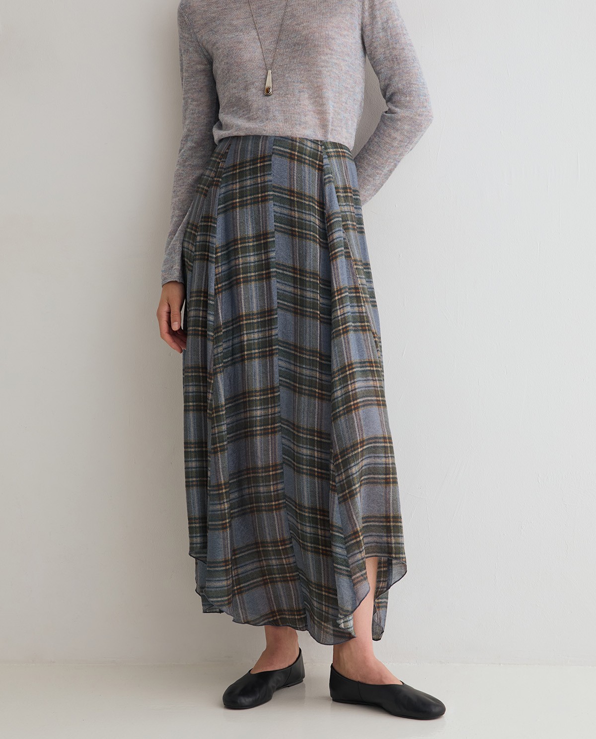 Falda midi de cuadros multicolor con bajo asimétrico 3