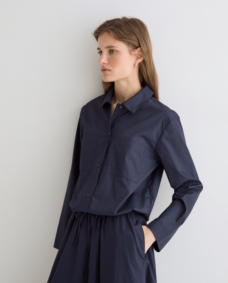 Camisa popelin en color azul oscuro