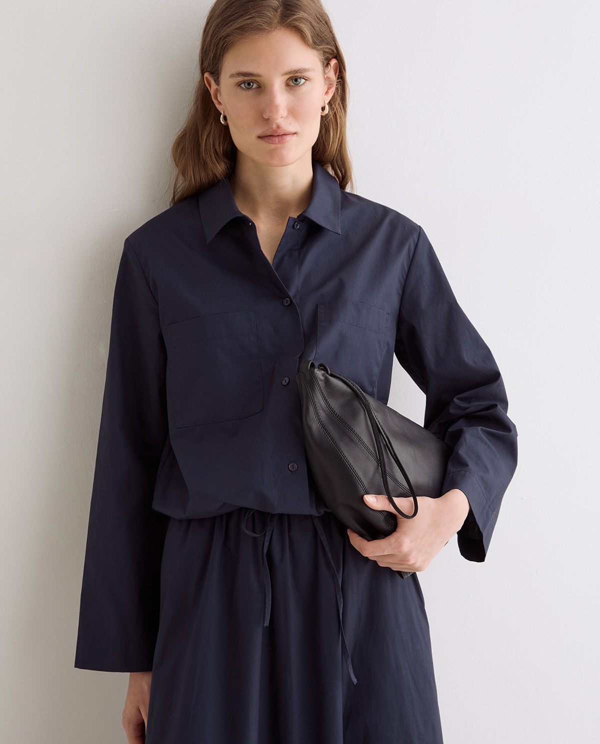 Camisa popelin en color azul oscuro 5