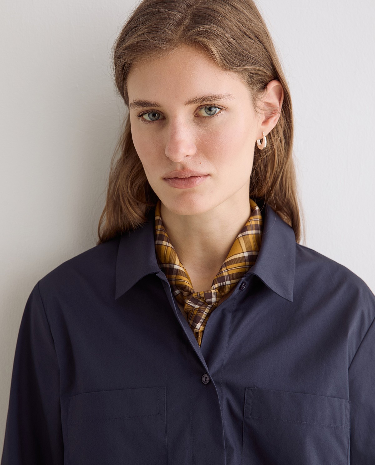 Camisa popelin en color azul oscuro 1
