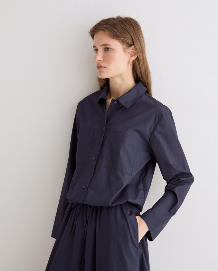 Camisa popelin en color azul oscuro