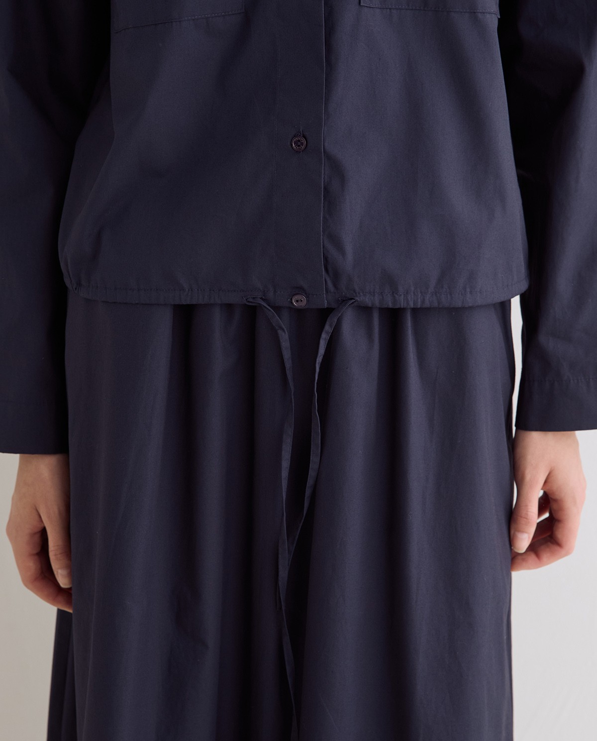 Camisa popelin en color azul oscuro 3