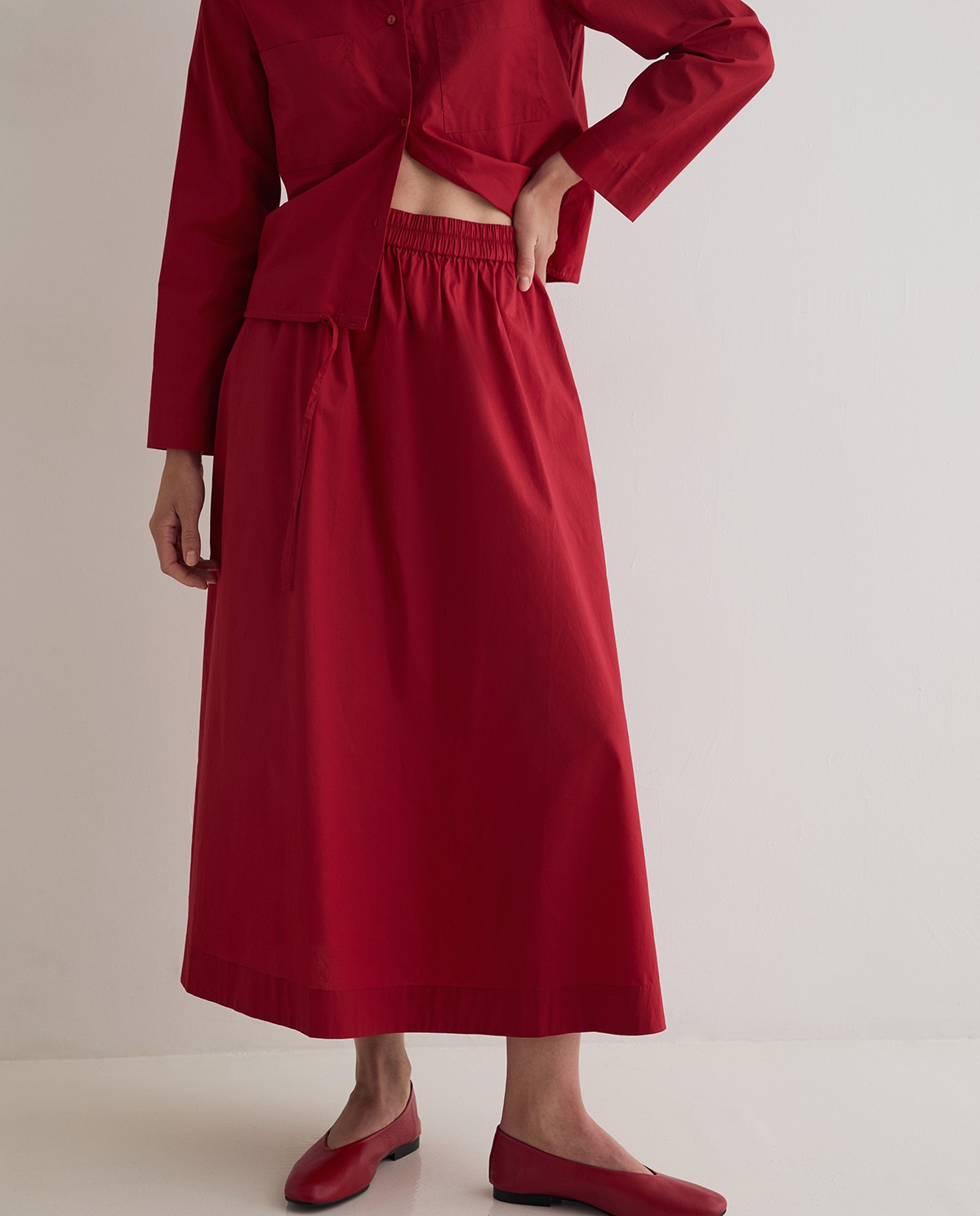 Falda midi popelin en color rojo 1