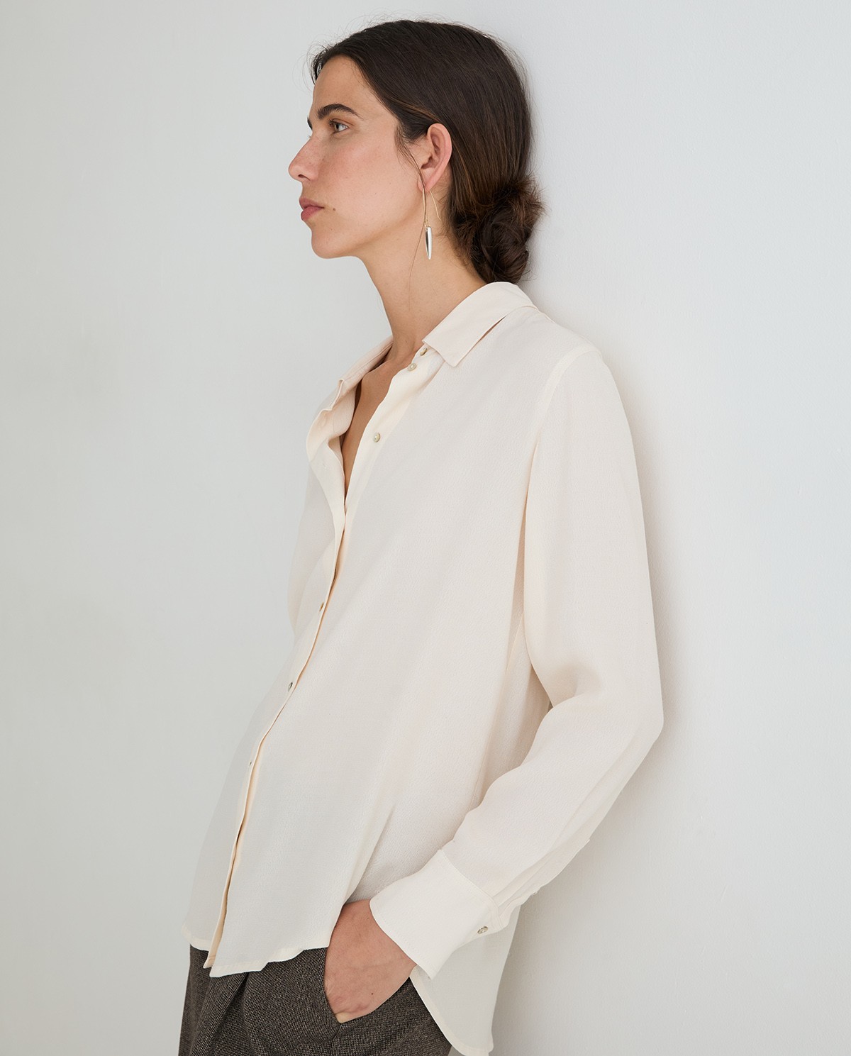 Flowy crepe shirt in ecru