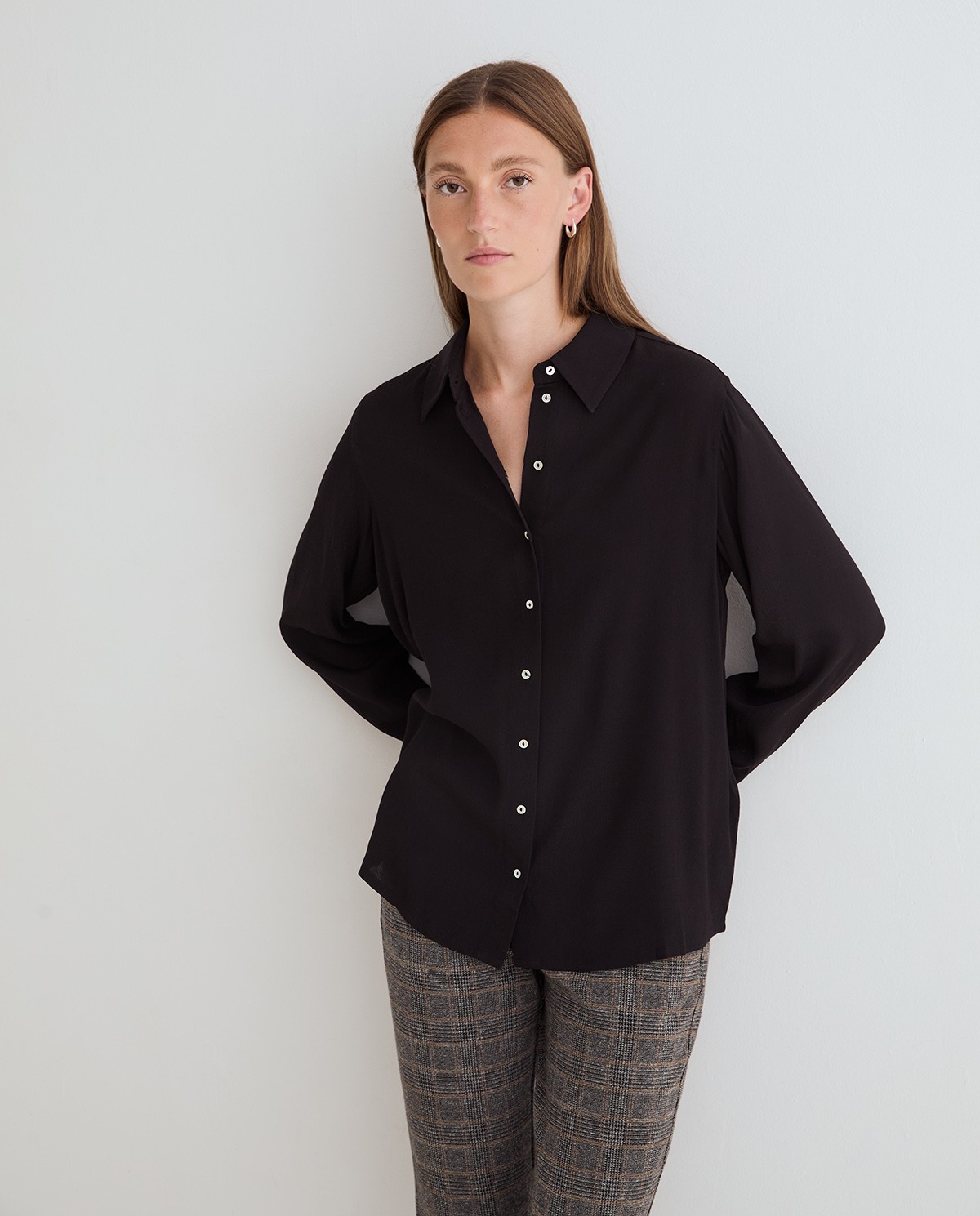 Flowy crepe shirt in black 1