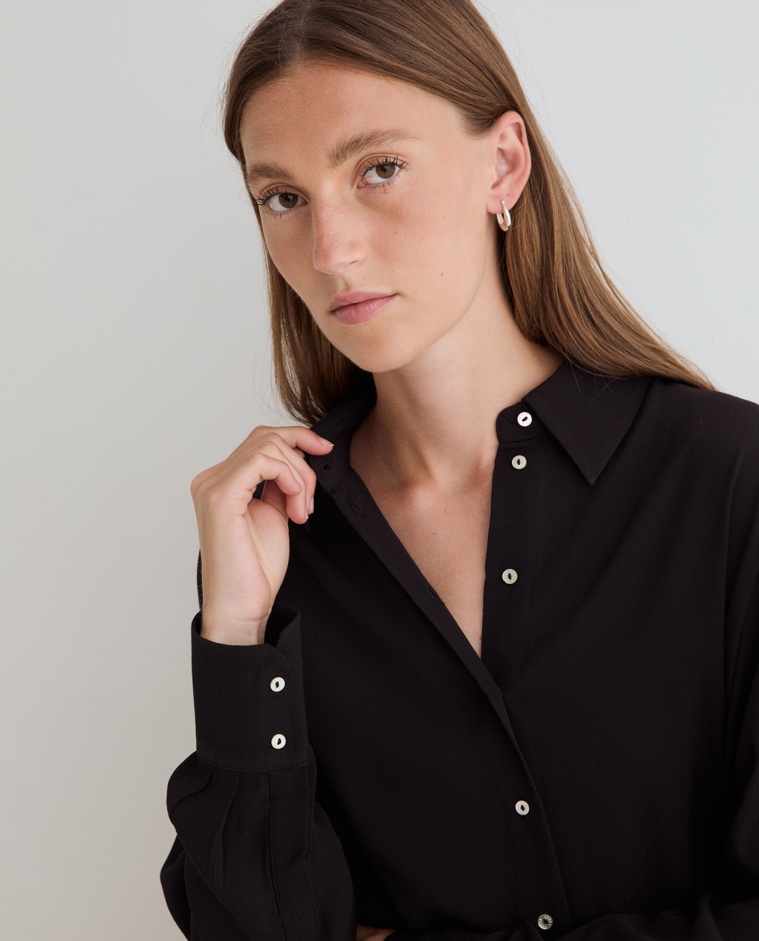 Camisa fluida de crepé negra