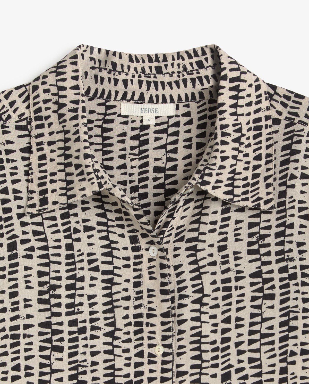 Camisa fluida de crepé print beige y negro 8