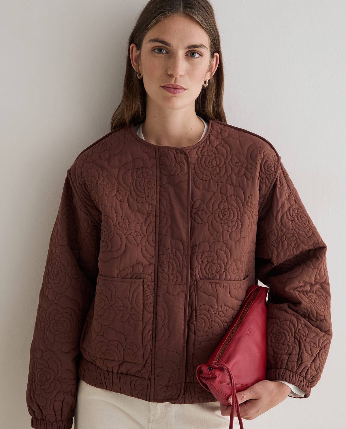 Chaqueta acolchada bordados en color chocolate 9