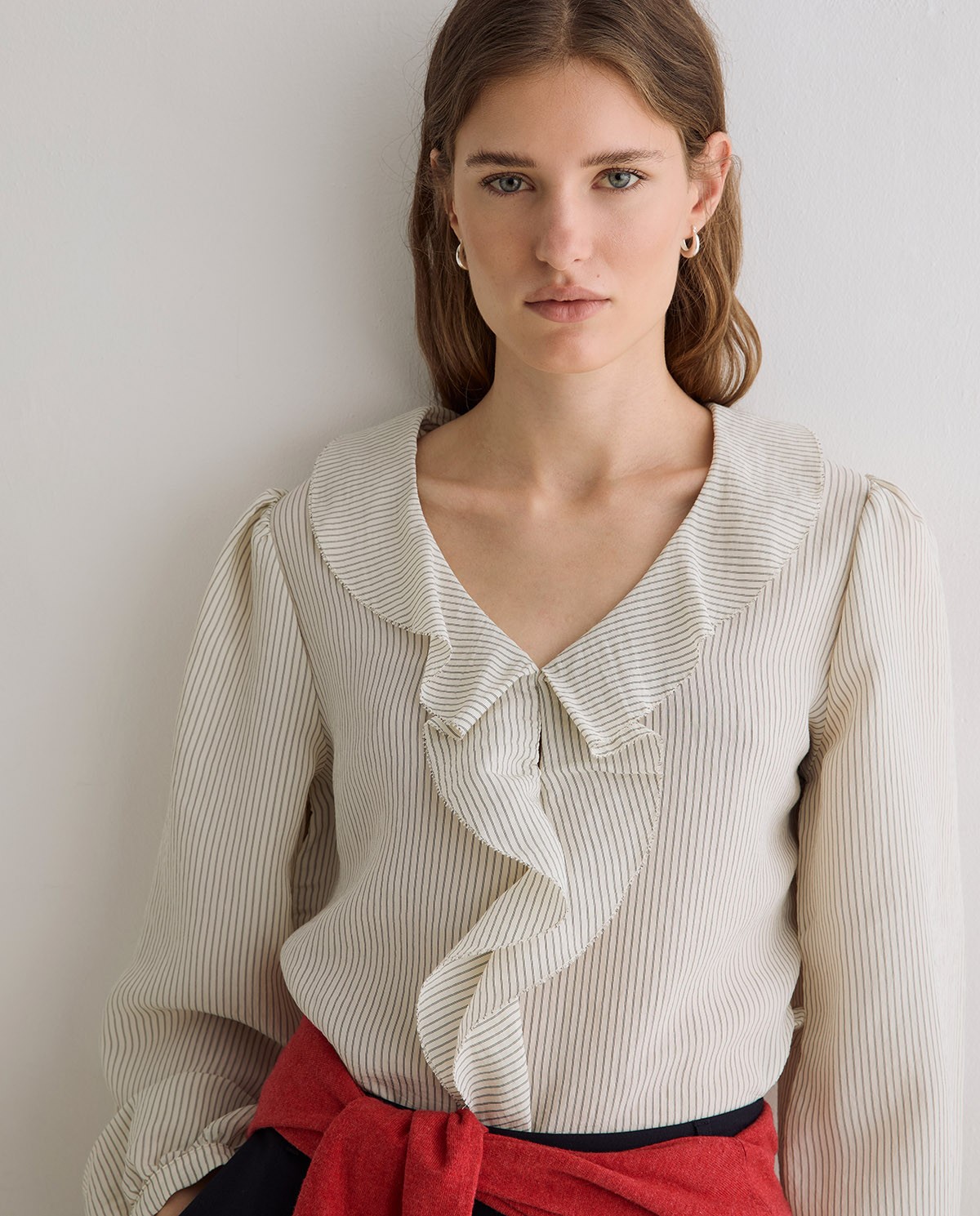 Chemise à volants rayée en écru
