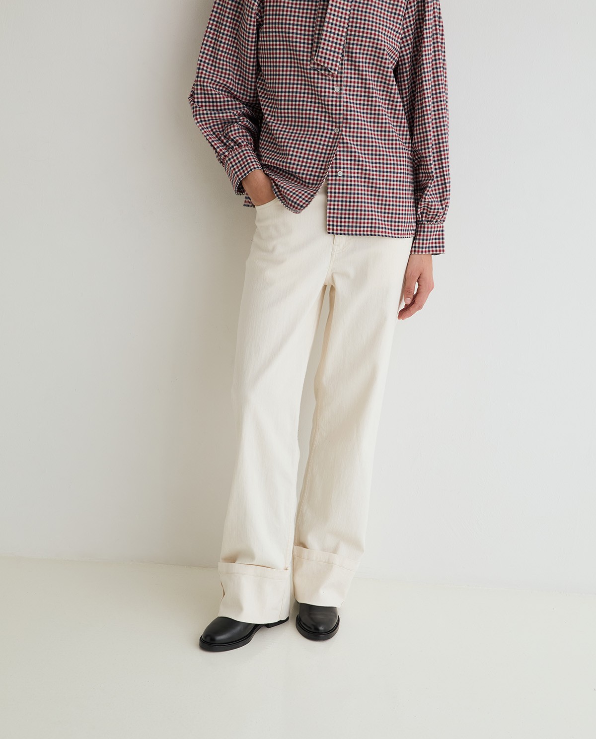 Vaquero wide leg en color crudo 1