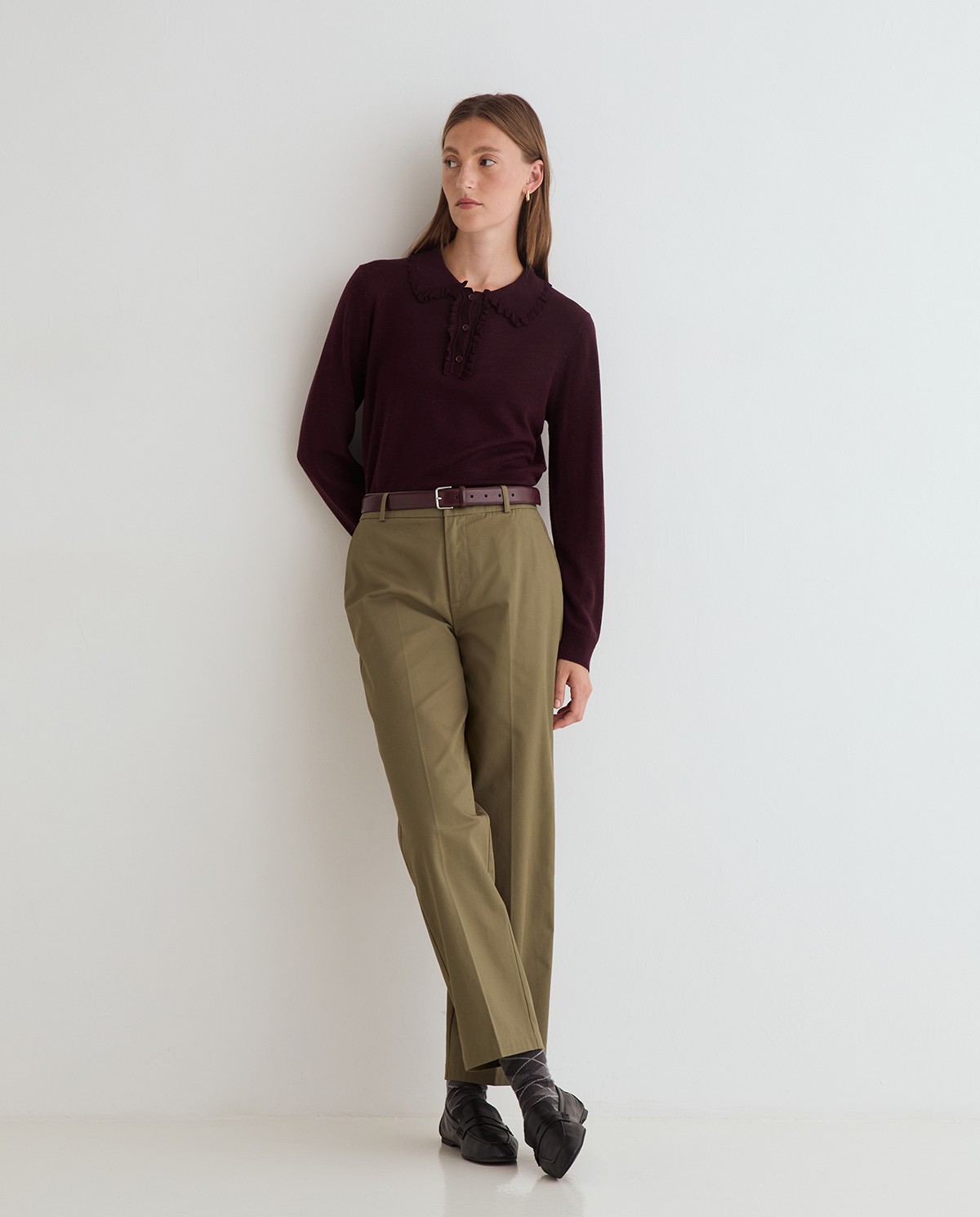 Pantalón chino recto de algodón en verde khaki 1