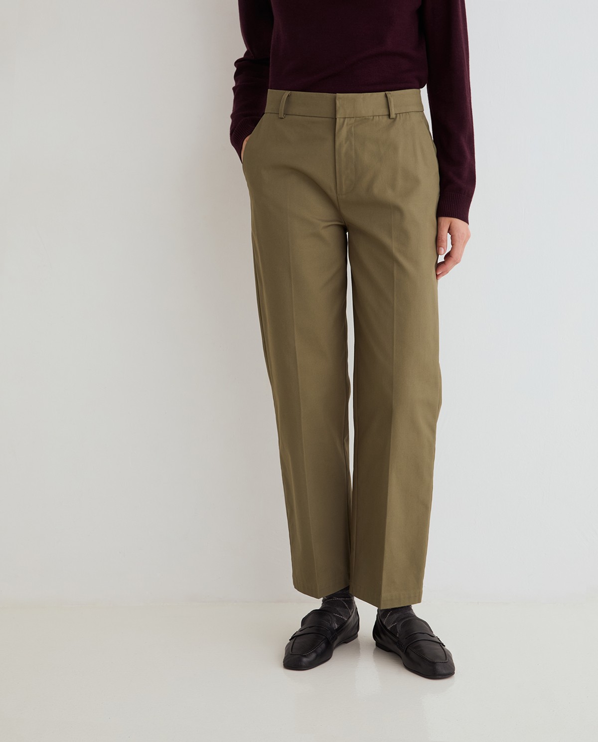 Pantalón chino recto de algodón en verde khaki 3