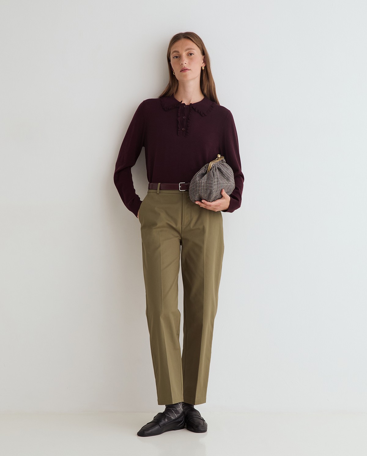 Pantalón chino recto de algodón en verde khaki