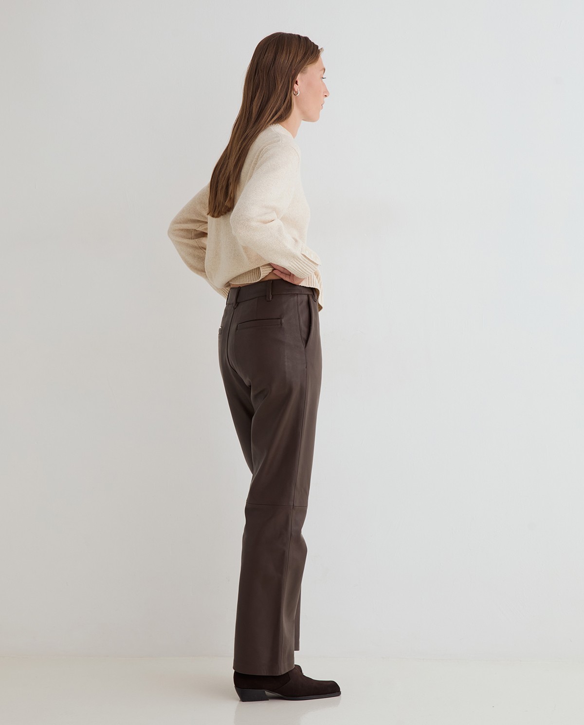 Women's straight leather trousers in chocolate 2