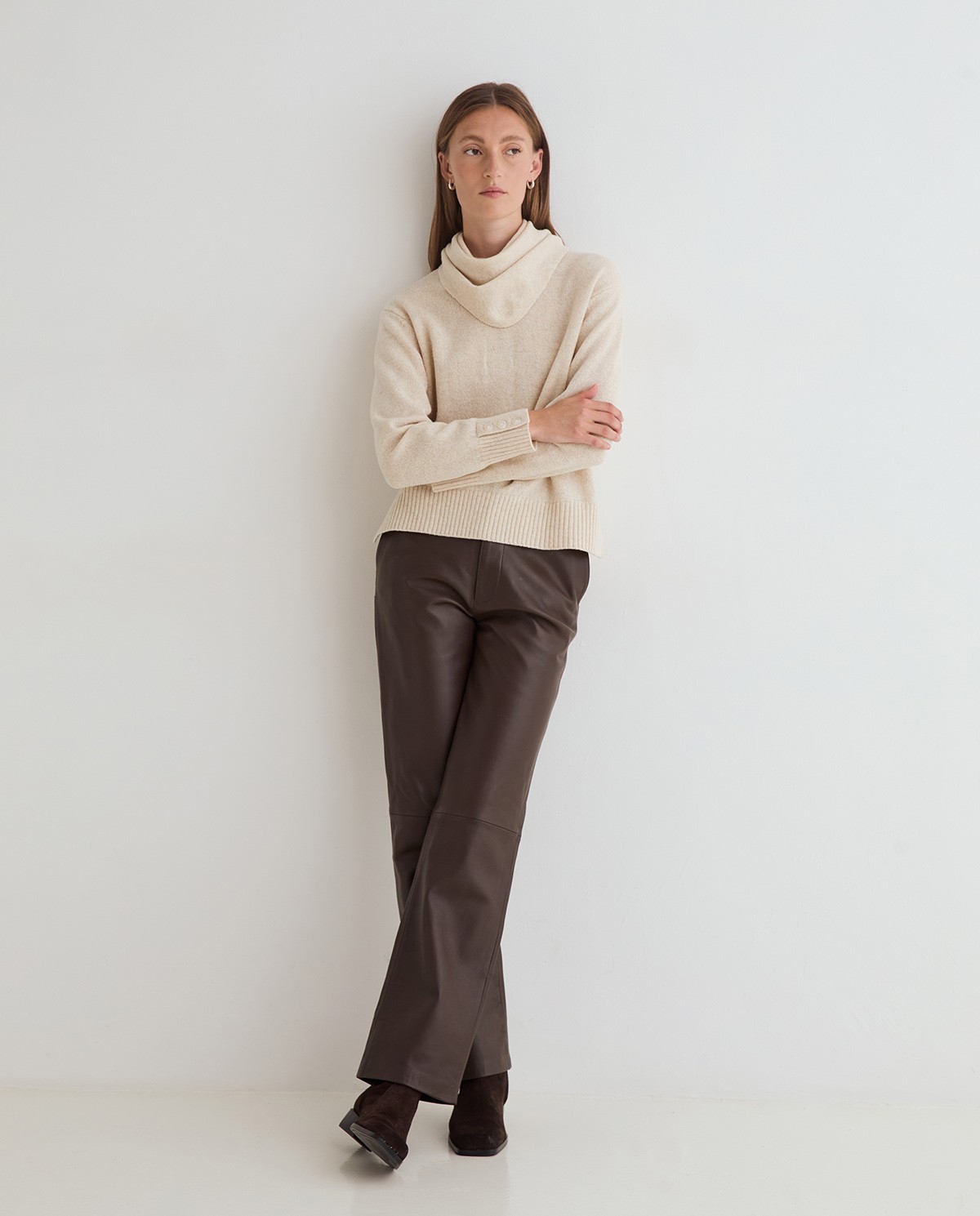 Women's straight leather trousers in chocolate 3