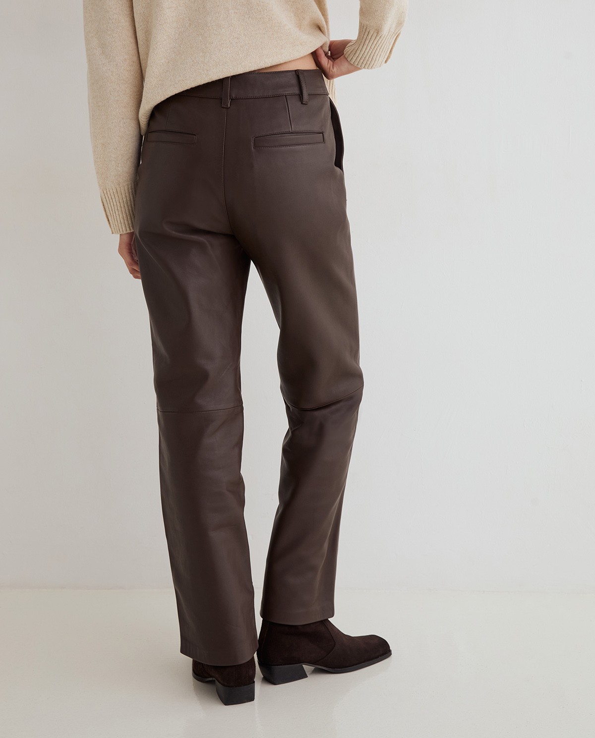 Women's straight leather trousers in chocolate 4