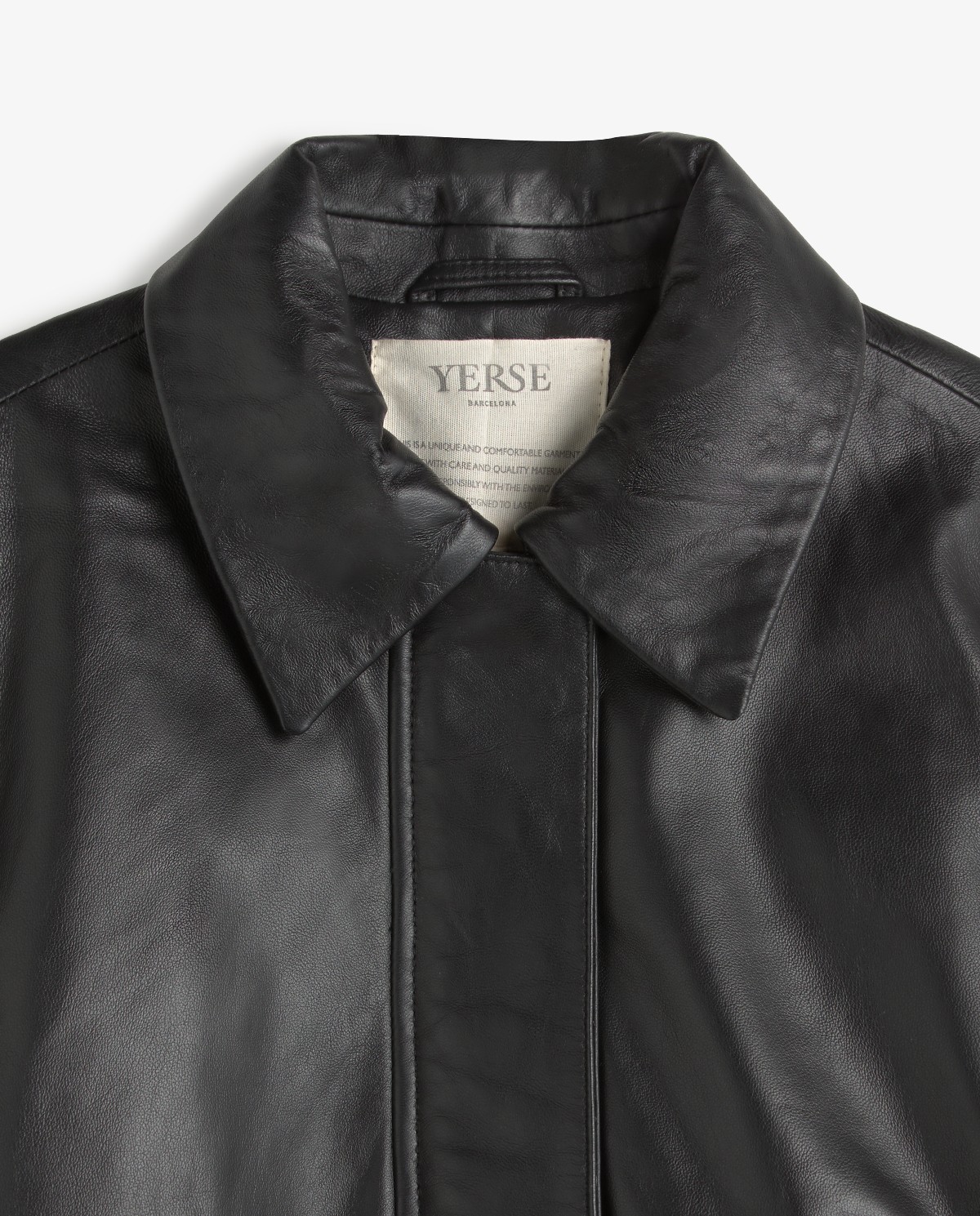 Cazadora bomber de piel negra 10