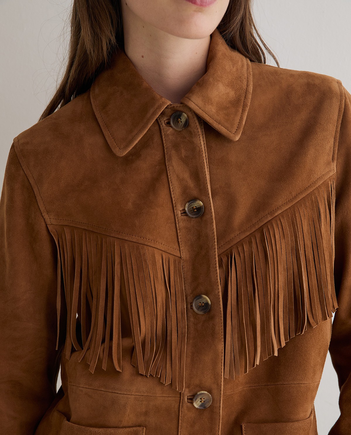 Chaqueta piel ante flecos en color marrón 1