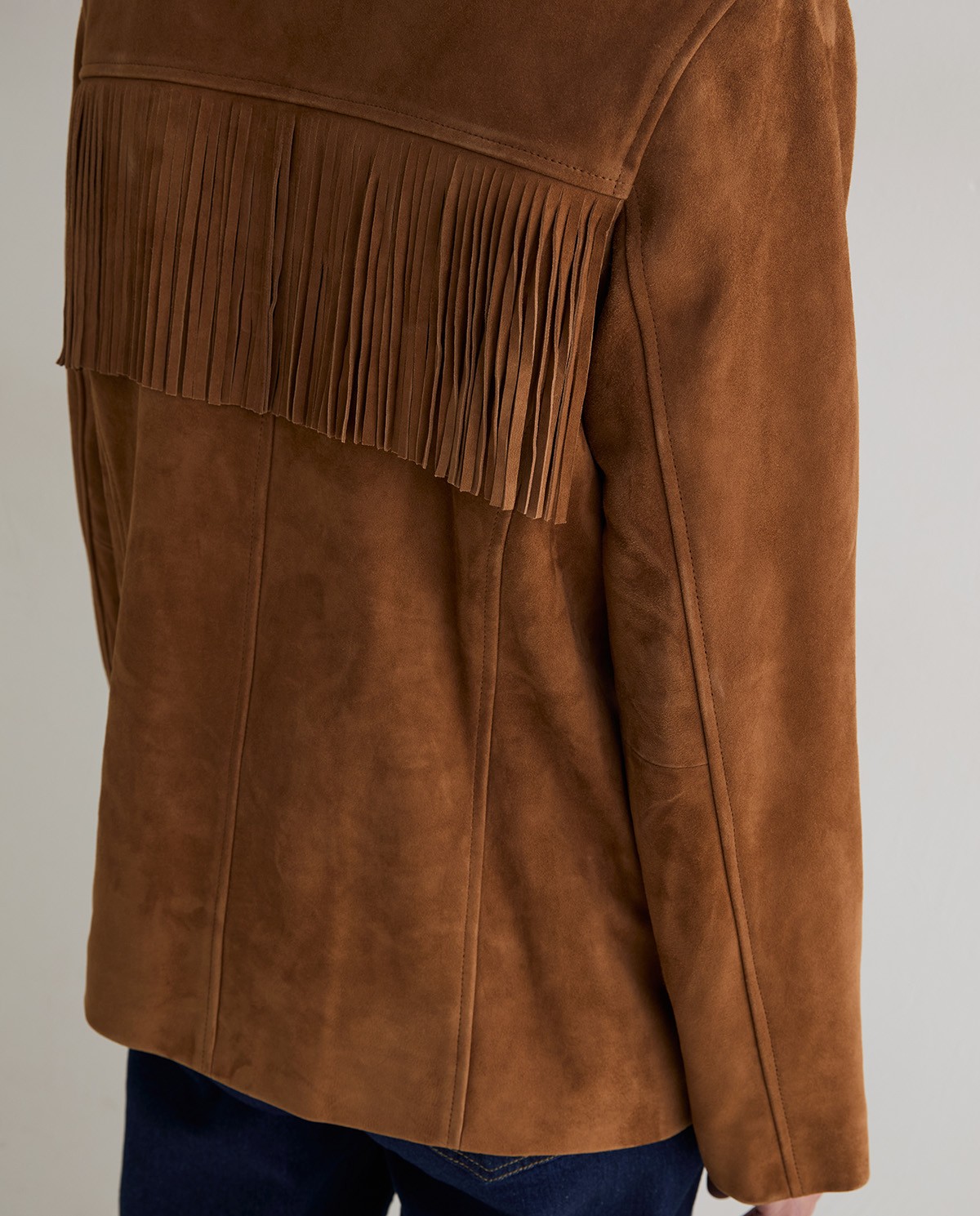 Chaqueta piel ante flecos en color marrón 4
