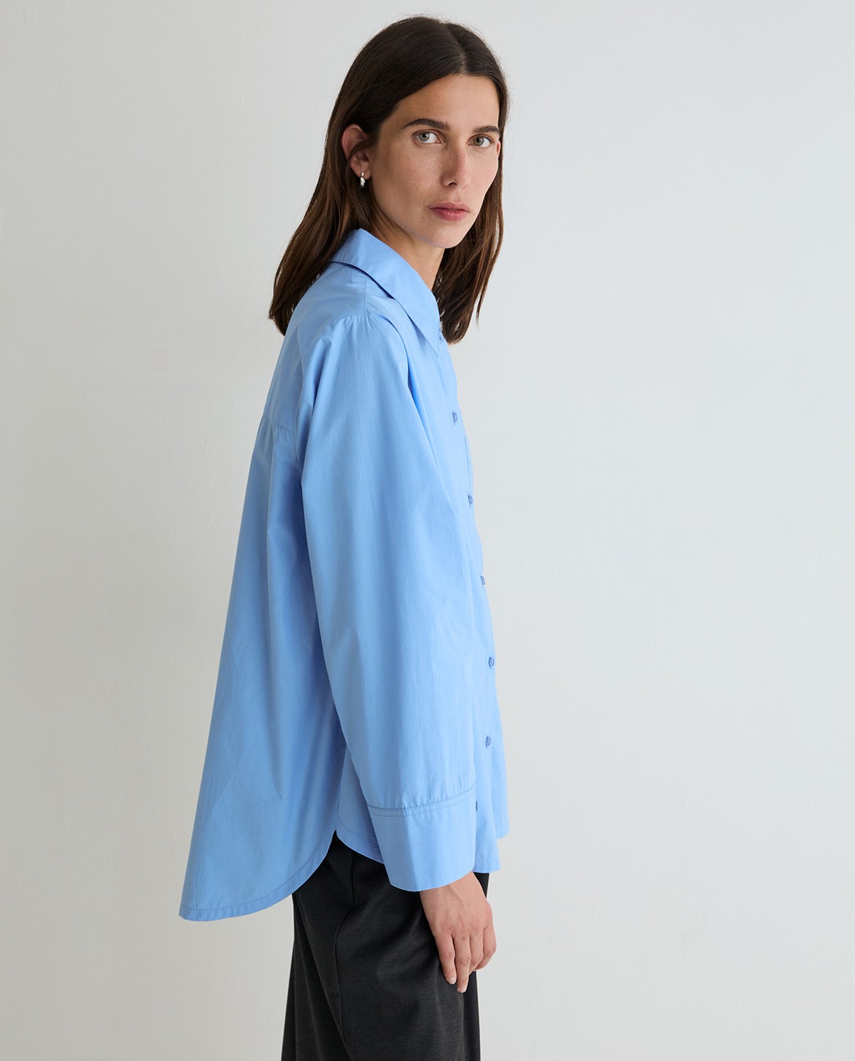 Camisa oversize de popelín en color azul 3
