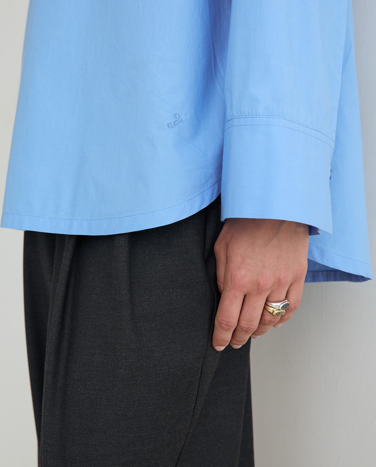 Camisa oversize de popelín en color azul 4