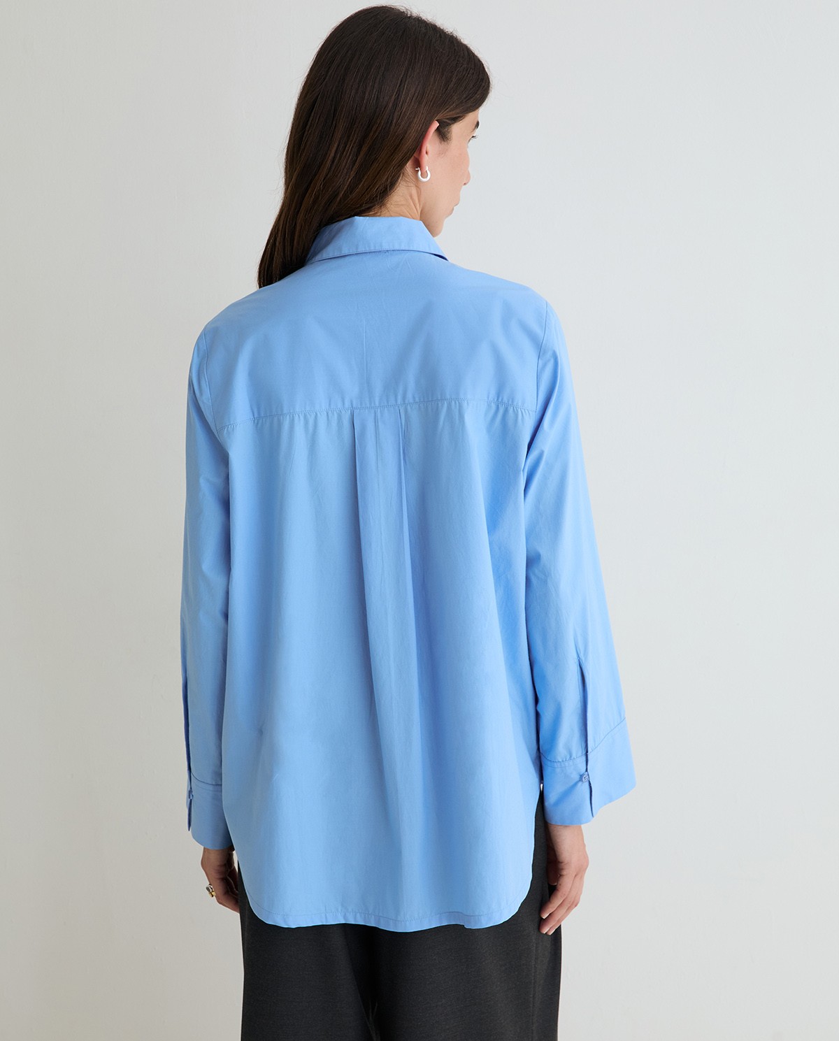 Camisa oversize de popelín en color azul 6