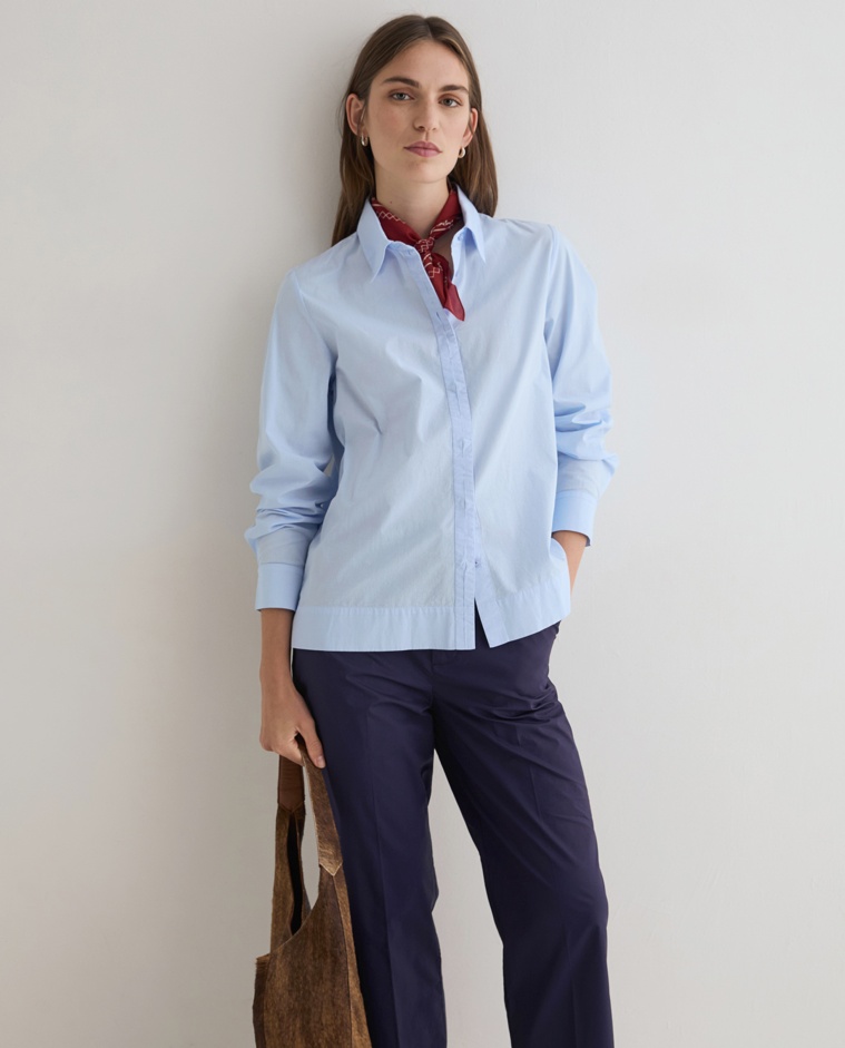 Camisa popelín algodón orgánico en color azul cielo