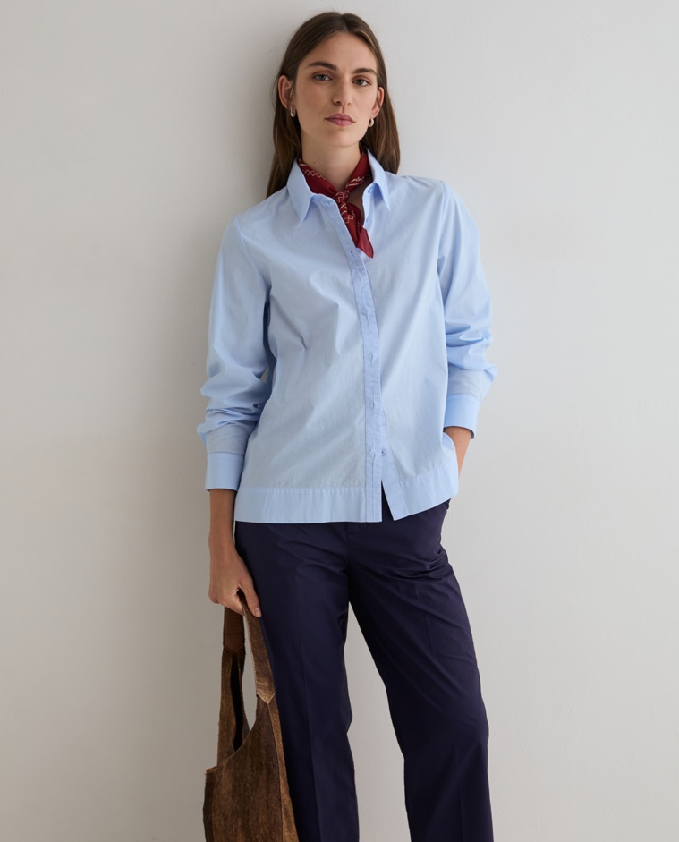 Camisa popelín algodón orgánico en color azul cielo
