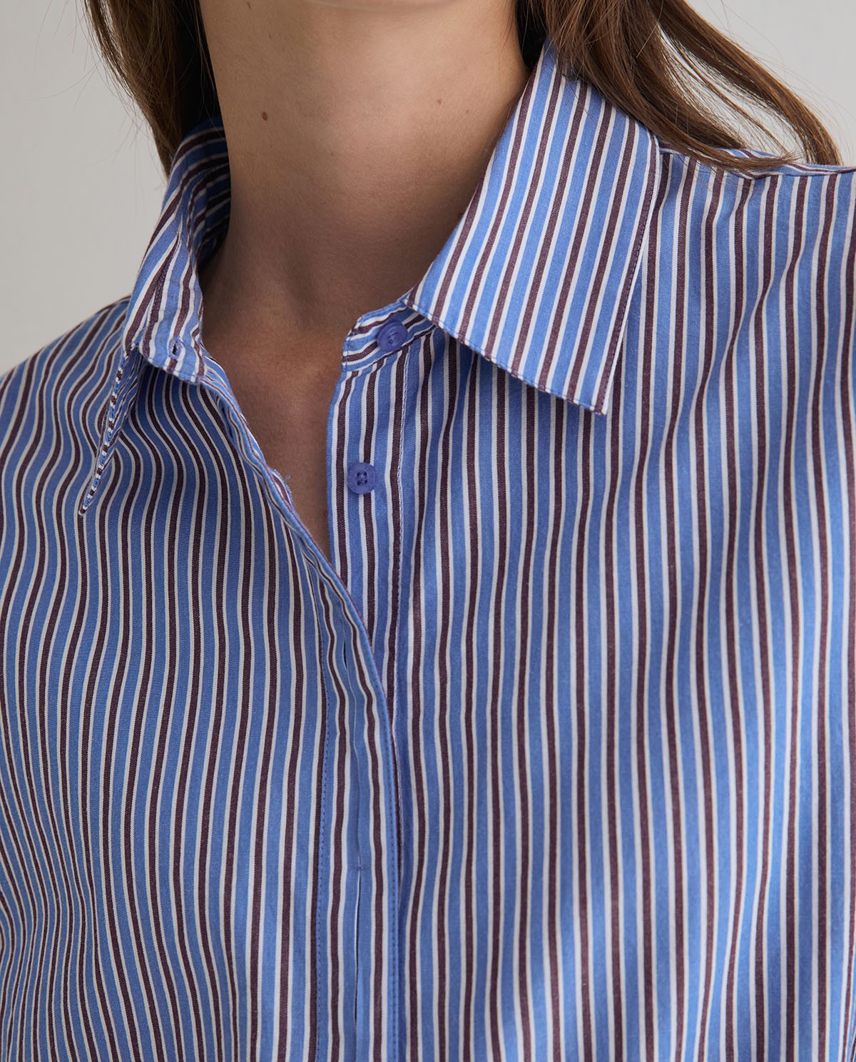 Camisa popelín algodón orgánico en color rayas azul y marrón 4
