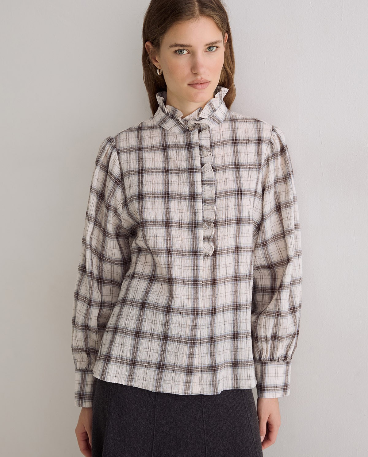 Camisa de cuadros con detalle de volante 1