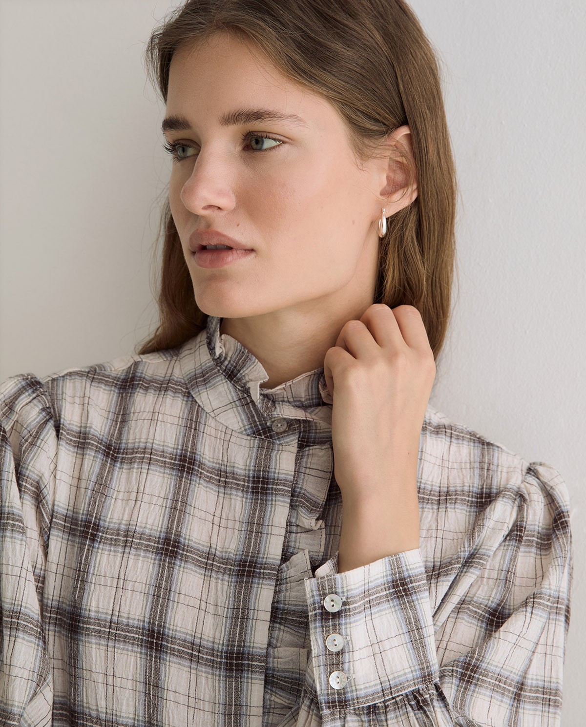 Camisa de cuadros con detalle de volante