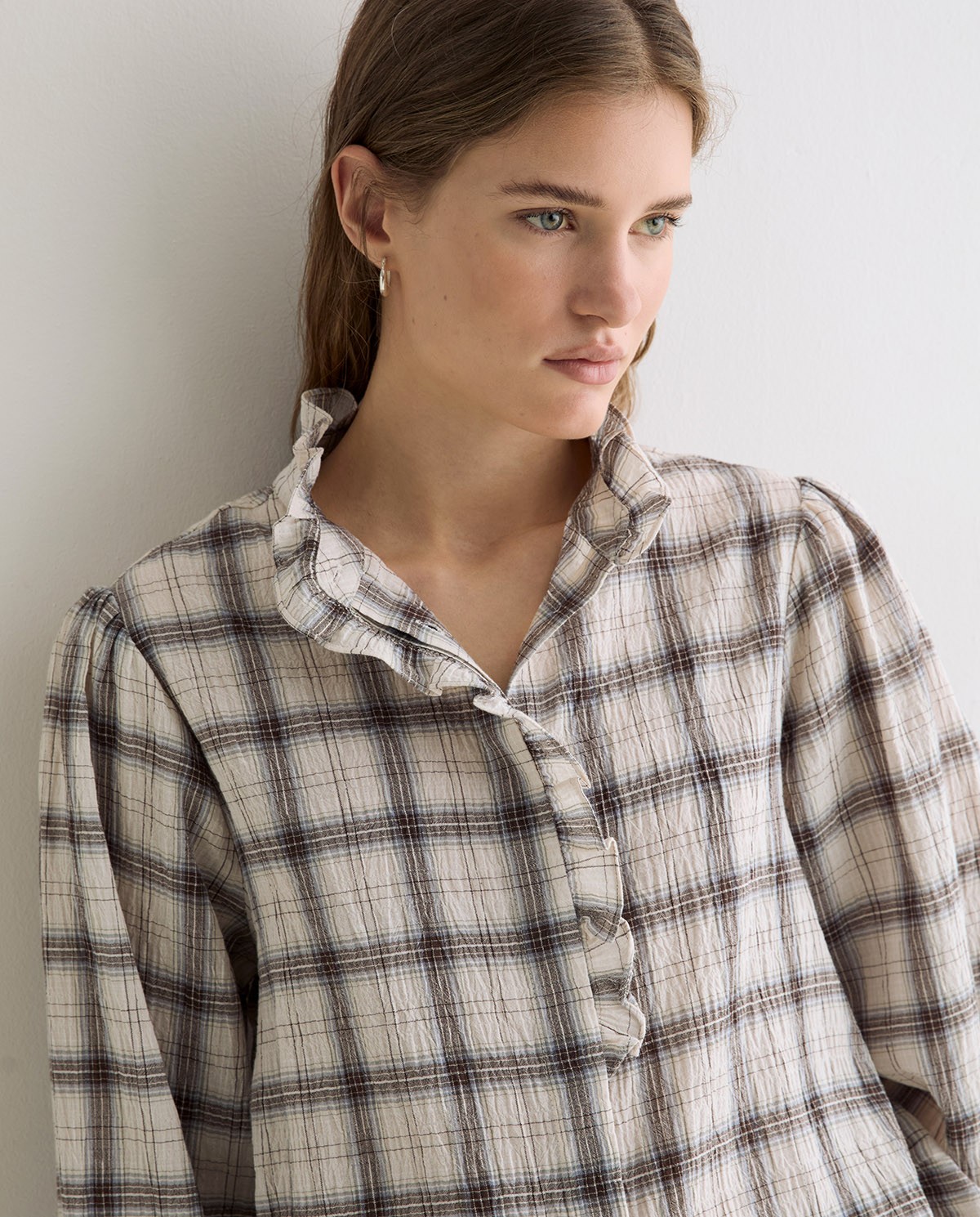 Camisa de cuadros con detalle de volante 3