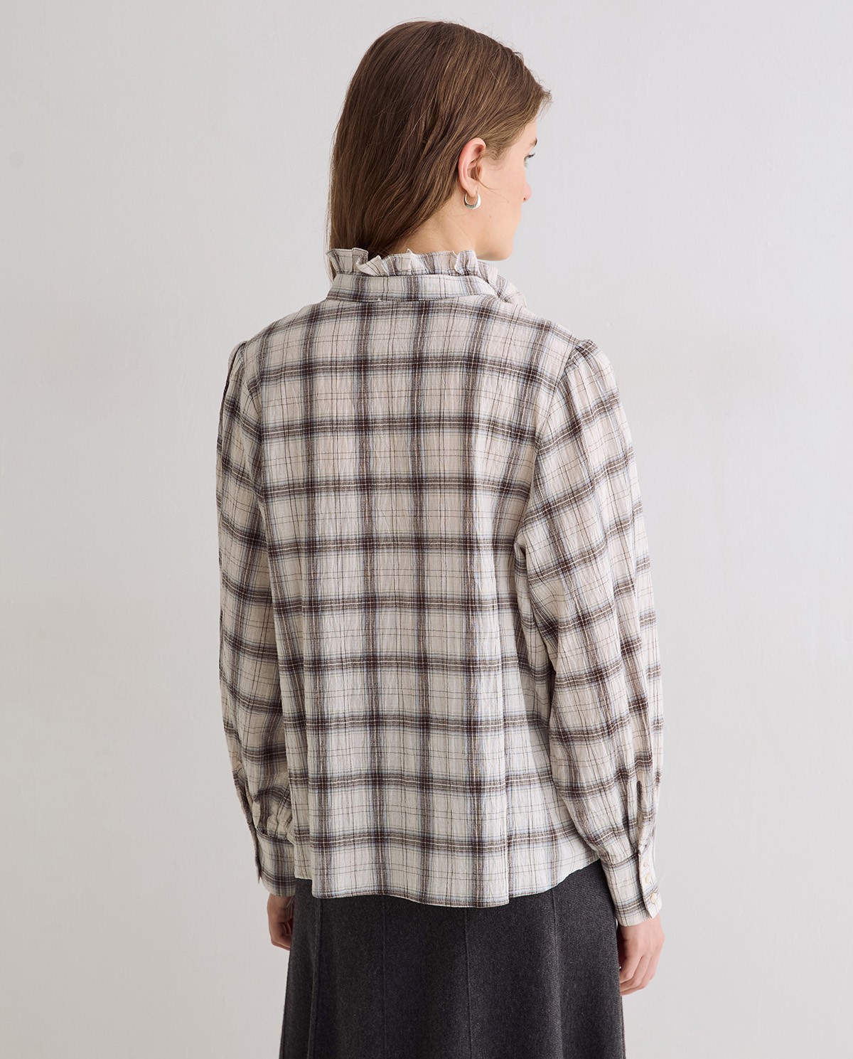 Camisa de cuadros con detalle de volante 4